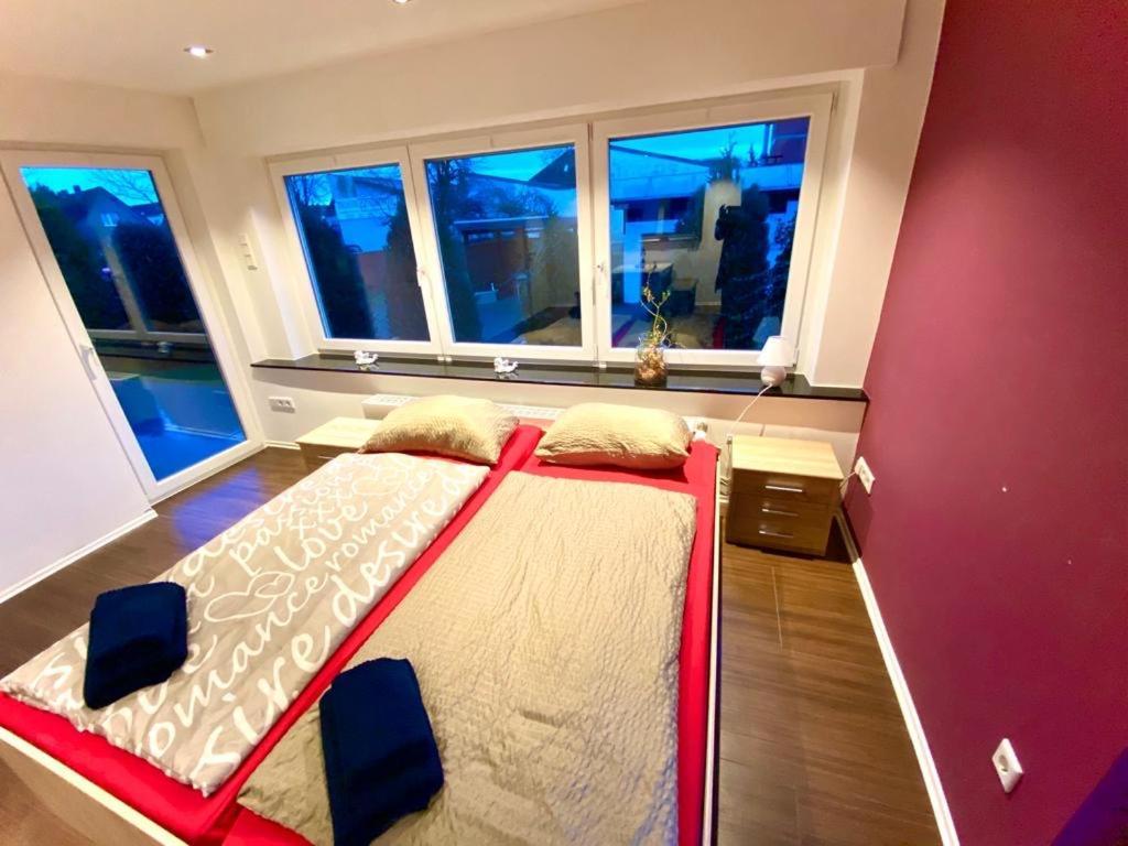 Beautiful Suites In The Center Of ギュータースロー エクステリア 写真