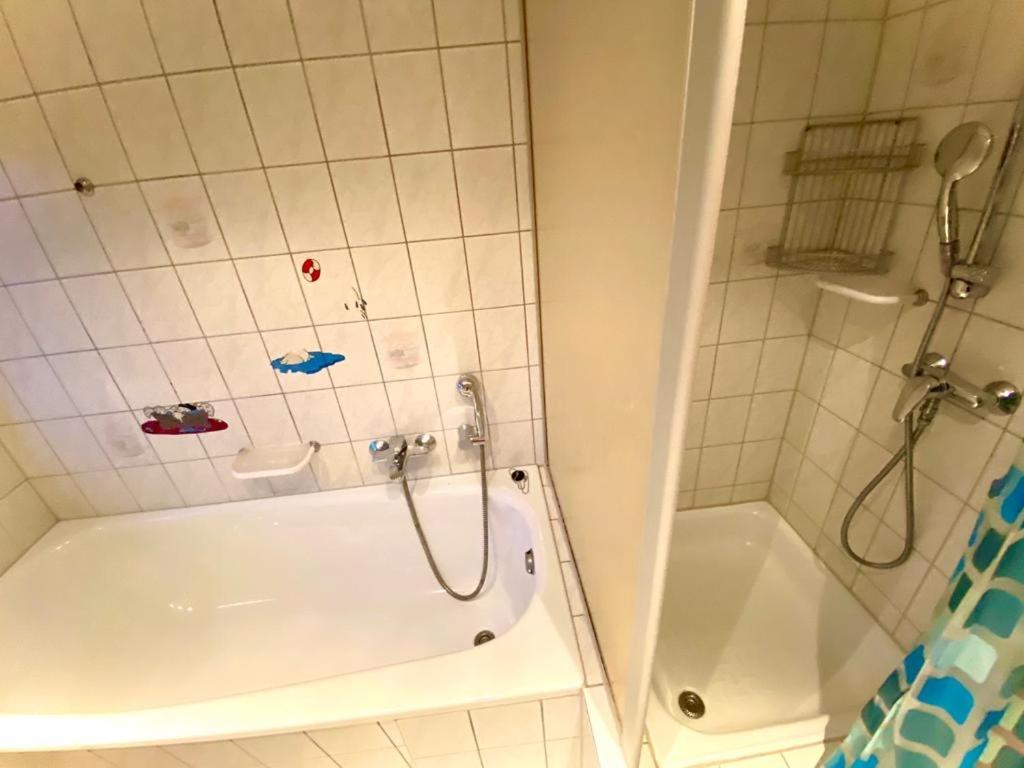 Beautiful Suites In The Center Of ギュータースロー エクステリア 写真