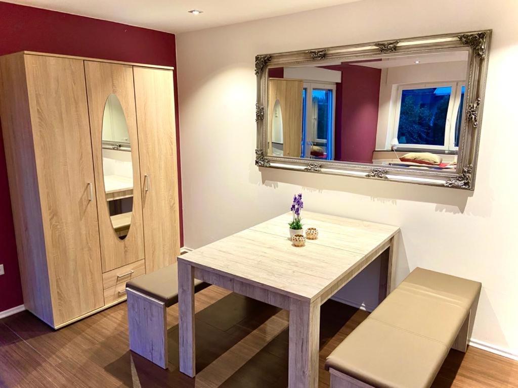 Beautiful Suites In The Center Of ギュータースロー エクステリア 写真