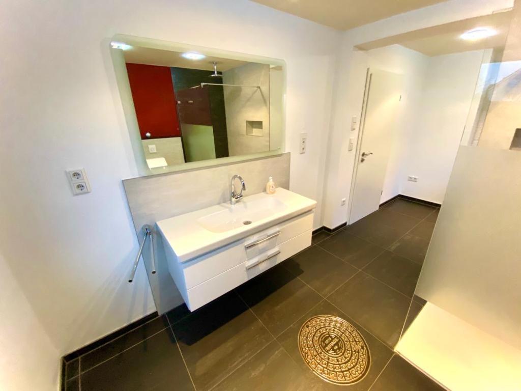 Beautiful Suites In The Center Of ギュータースロー エクステリア 写真
