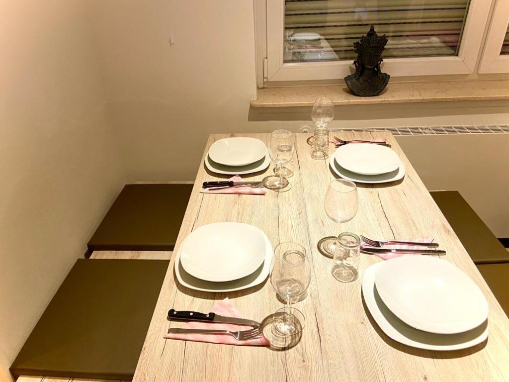 Beautiful Suites In The Center Of ギュータースロー エクステリア 写真